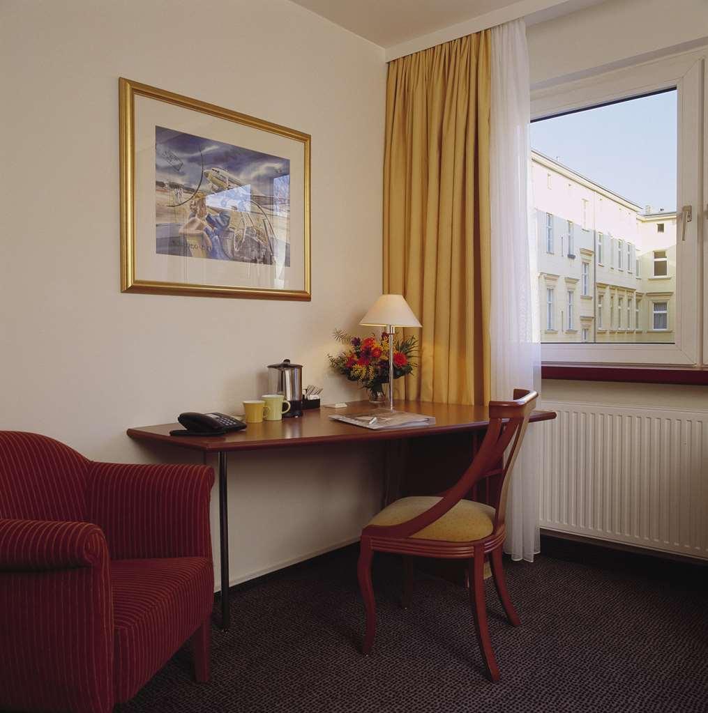 Sorat Hotel Berlin Room photo